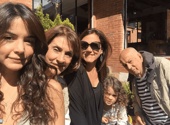 Su familia