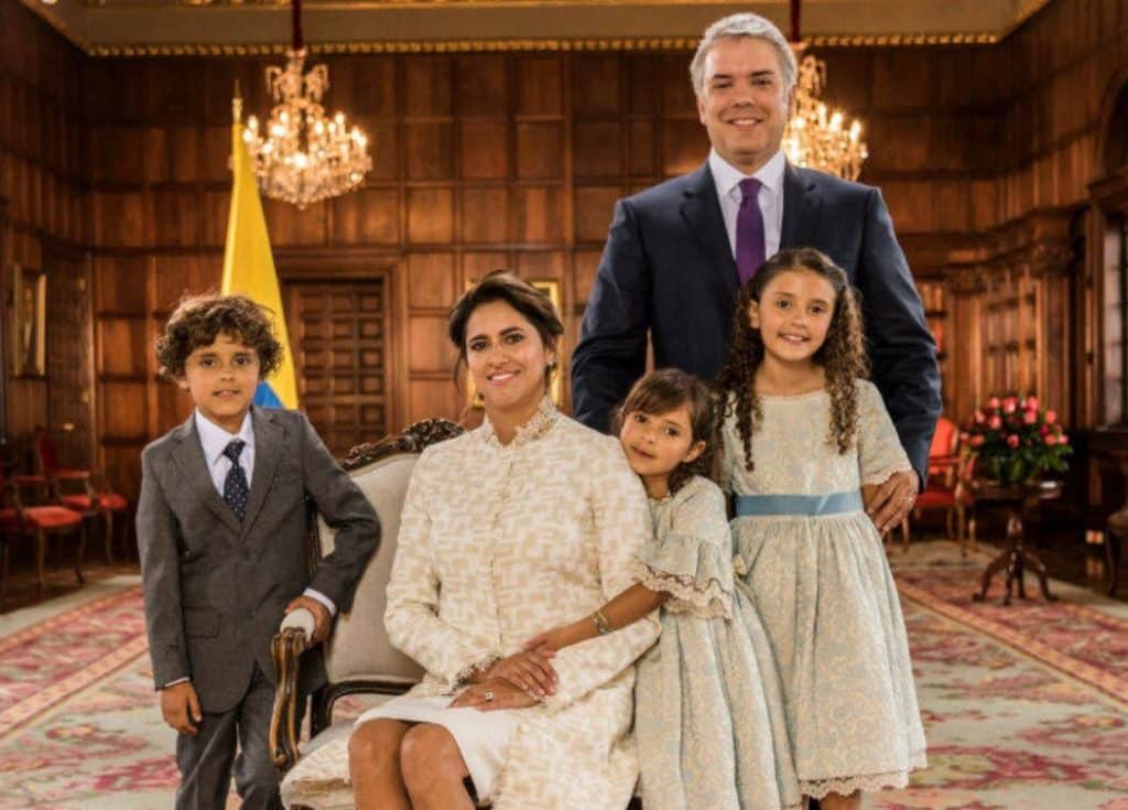 Su familia
