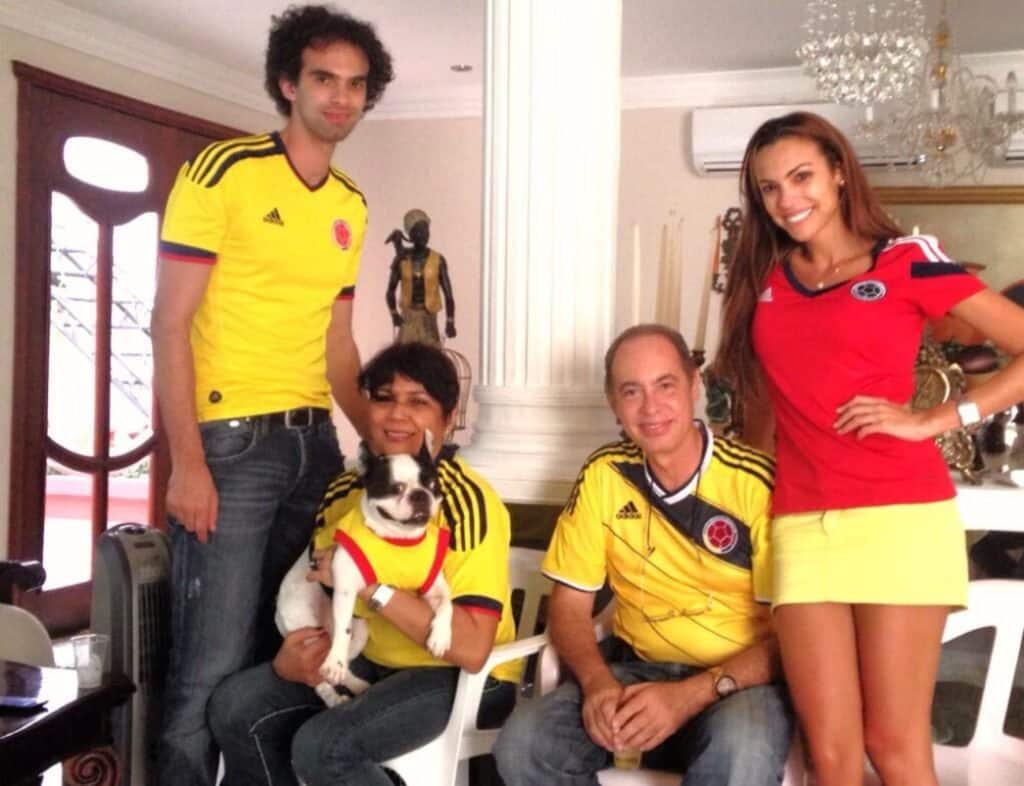 Su familia