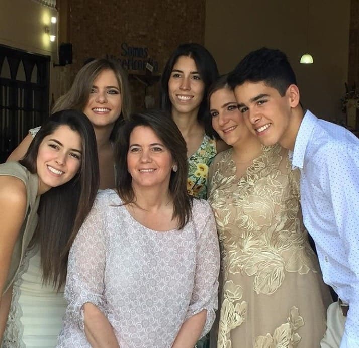 Los hermanos de Paulina Vega
