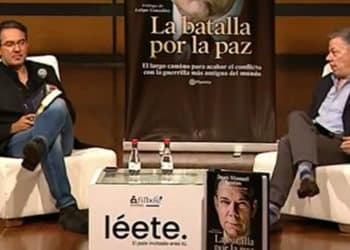 Expresidente Juan Manuel Santos es ovacionado en la Feria del Libro de Bogotá